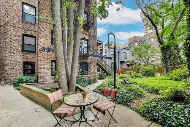 $347,000 | 1615 East Hyde Park Boulevard, Unit 2, Chicago, IL 60615