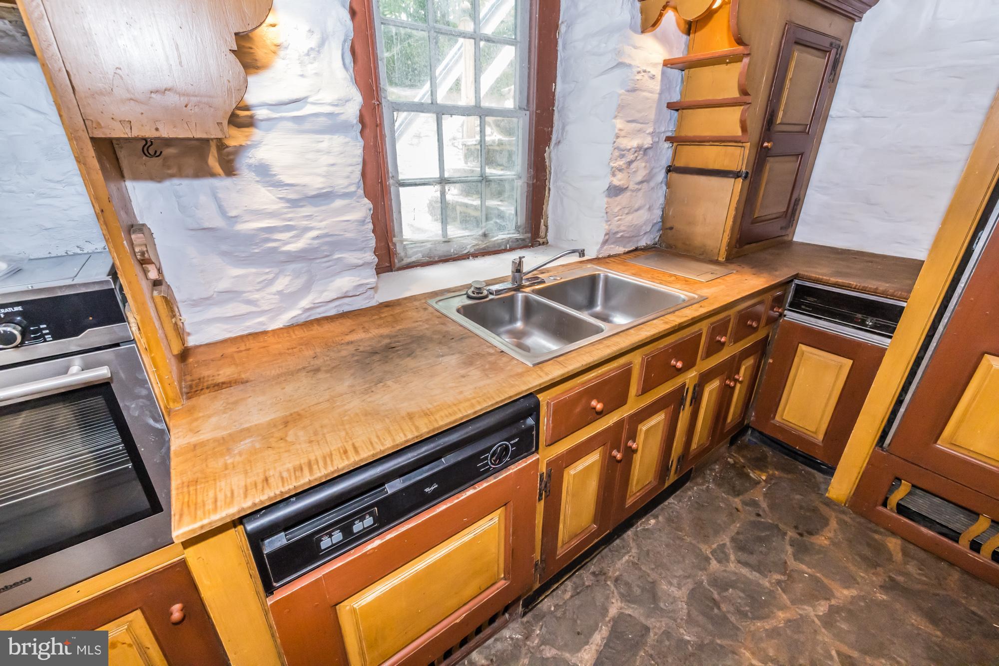 382 North Locust Street Myerstown, PA 17067 - Photo 20 of 60 Tiger Maple Countertop