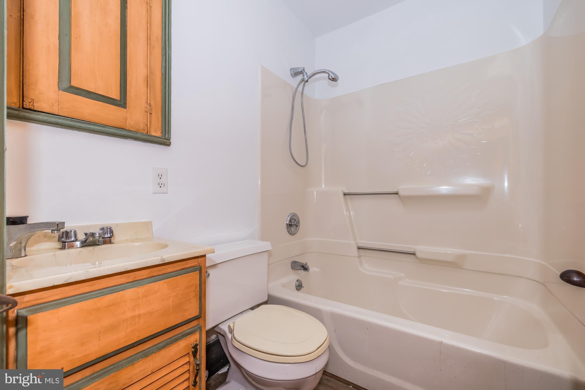 382 North Locust Street Myerstown, PA 17067 - Photo 30 of 60 1st Floor Full Bath