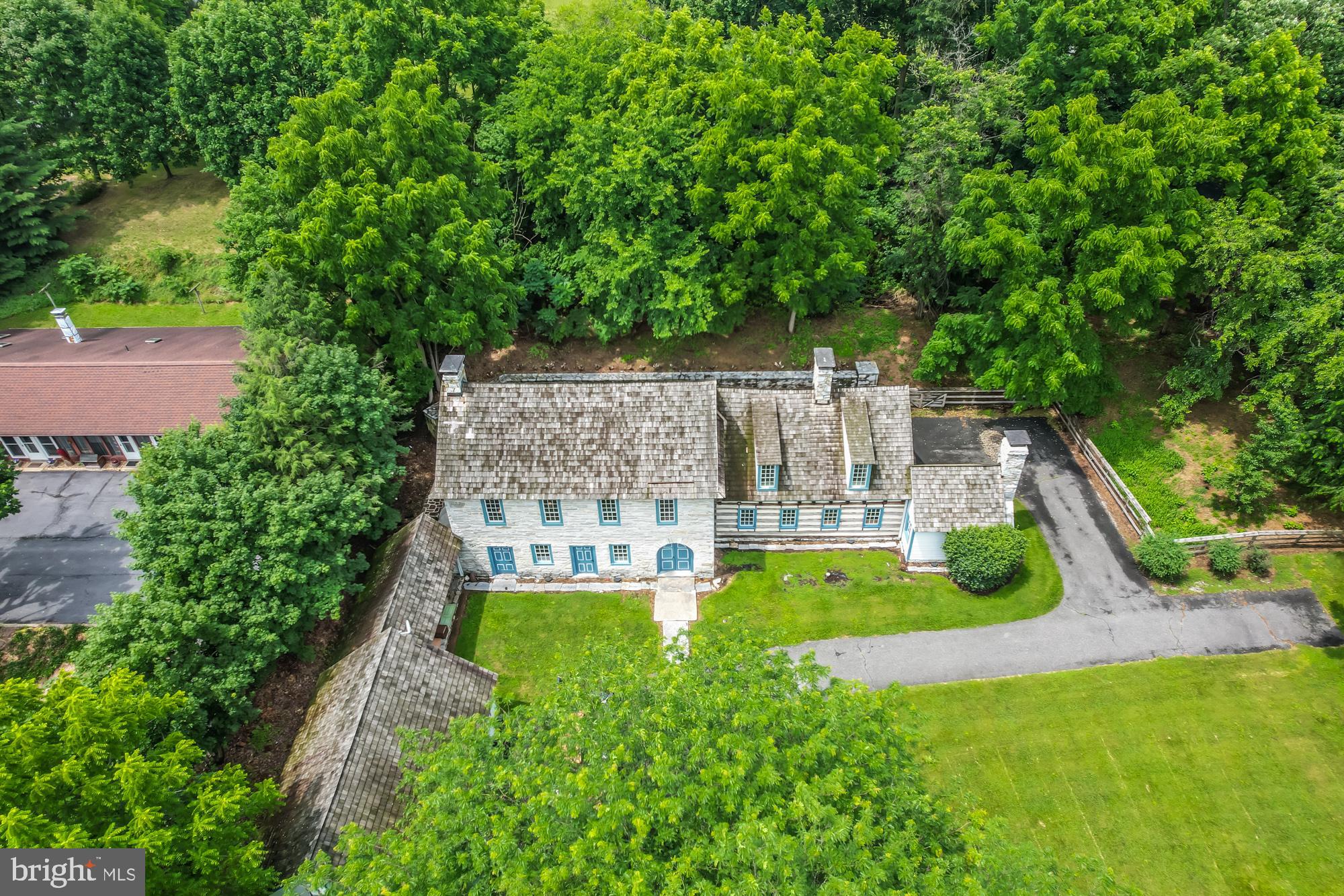 382 North Locust Street Myerstown, PA 17067 - Photo 4 of 60