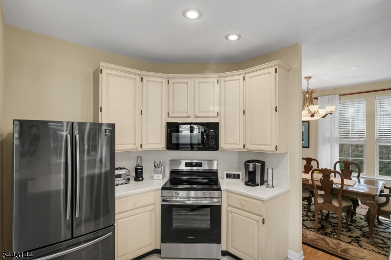 37 High Pond Lane Bedminster, NJ 07921 - Photo 13 of 36