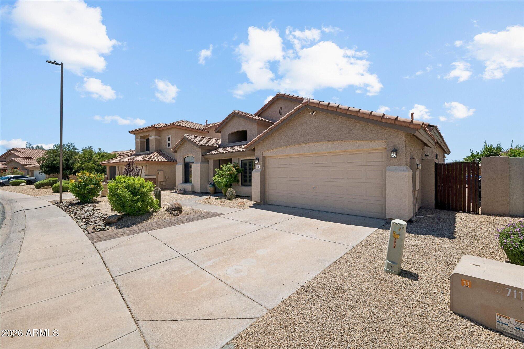 4511 East Swilling Road Phoenix, AZ 85050 - Photo 2 of 36 Front Walkway