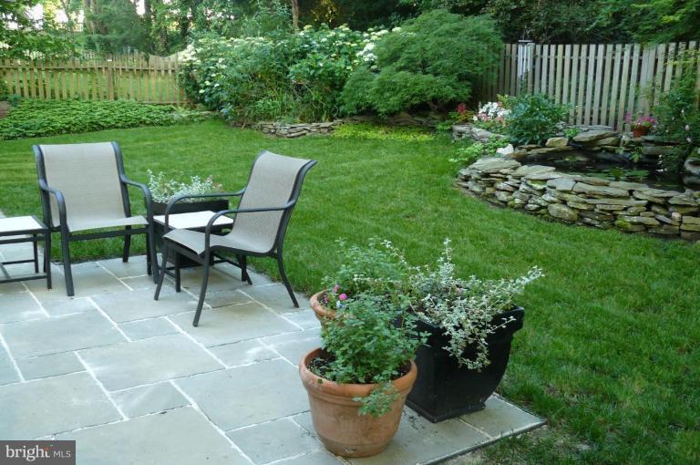 7644 Chancellor Way Springfield, VA 22153 - Photo 24 of 29 a view of a garden with plants and chairs