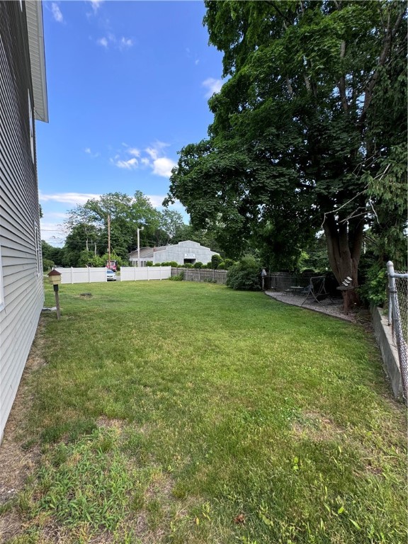 47 Kindergarten Street Woonsocket, RI 02895 - Photo 8 of 40