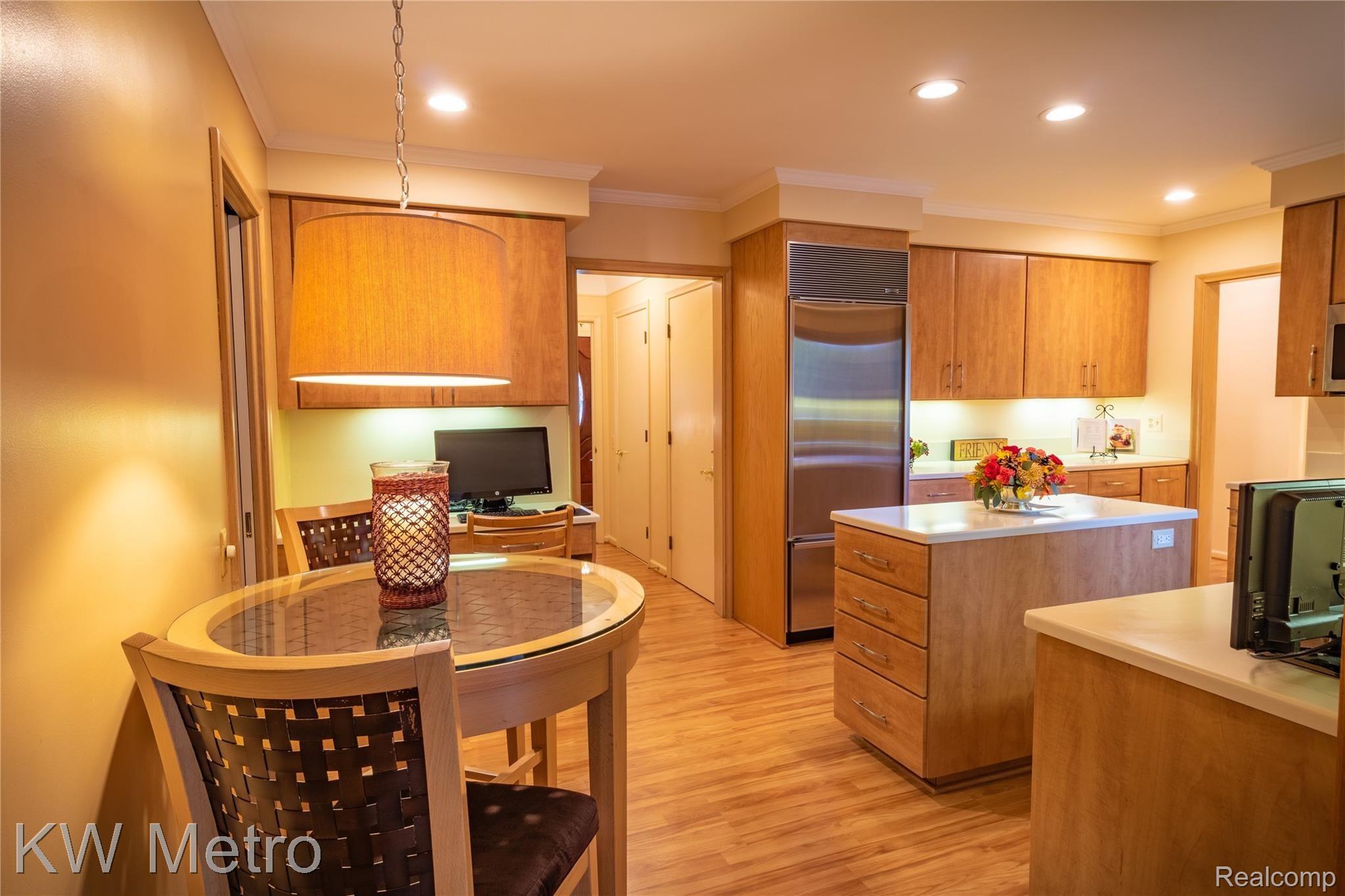 30 Willison Road Grosse Pointe, MI 48236 - Photo 13 of 37 View from Family Room into Kitchen