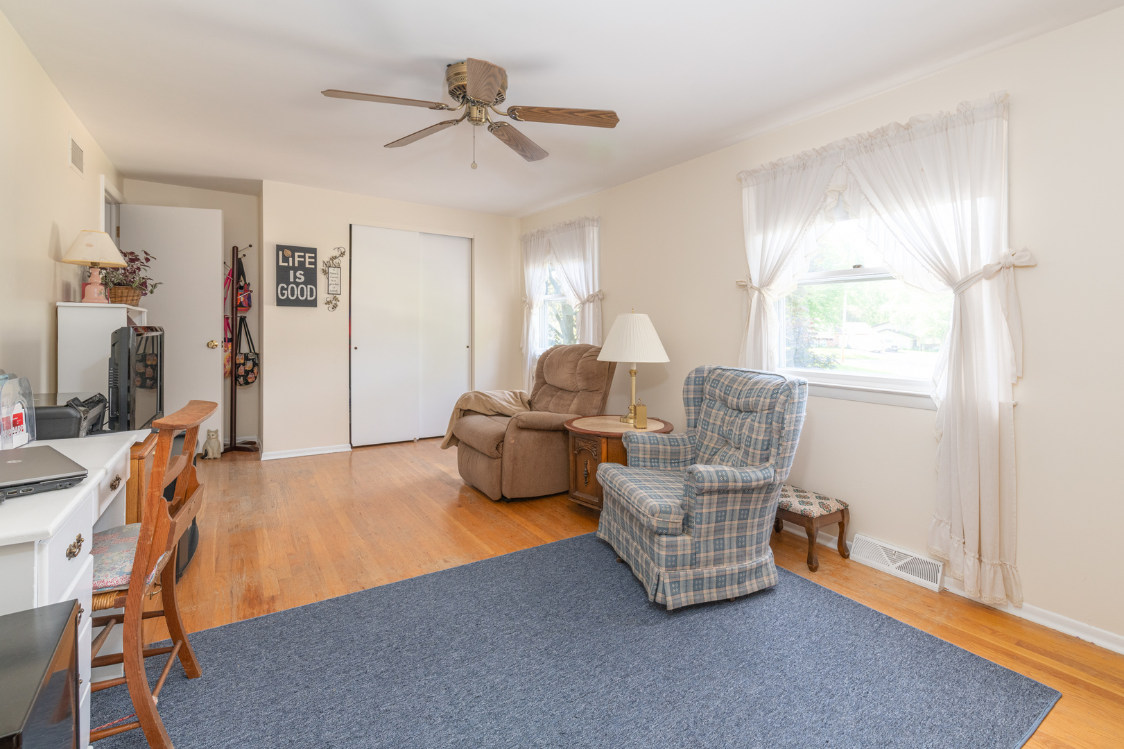 546 Northgate Road Lindenhurst, IL 60046 - Photo 20 of 26 a living room with furniture and a window