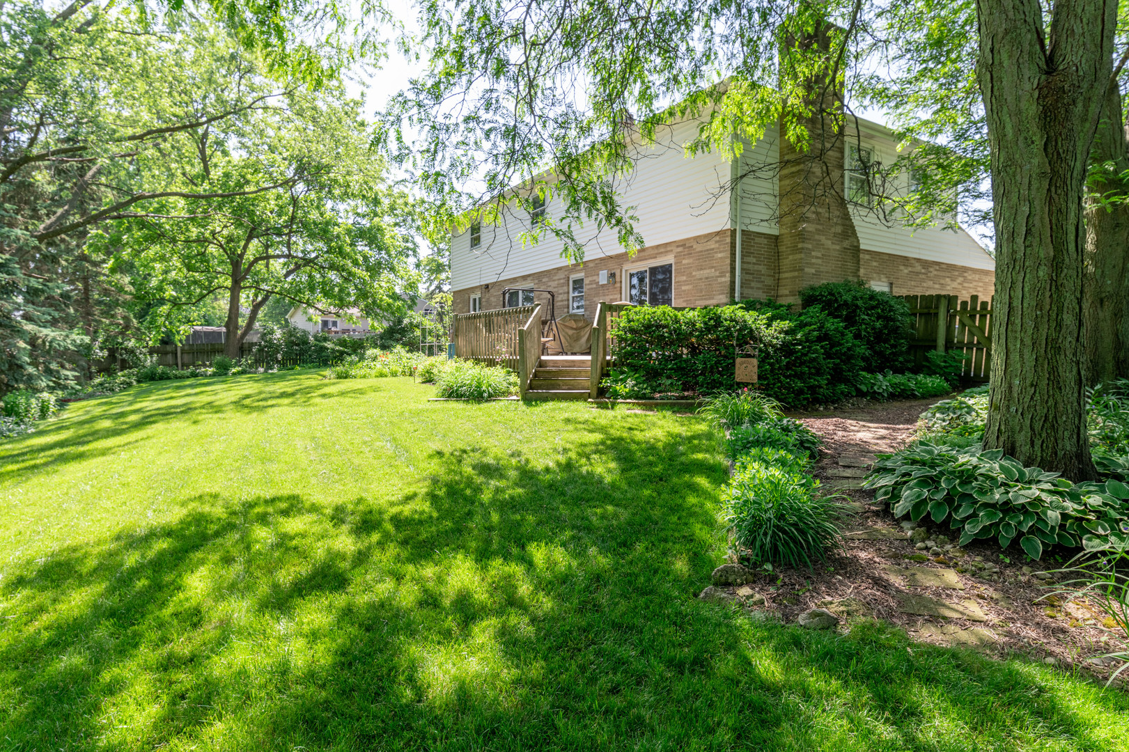 546 Northgate Road Lindenhurst, IL 60046 - Photo 25 of 26 a view of a house with a yard