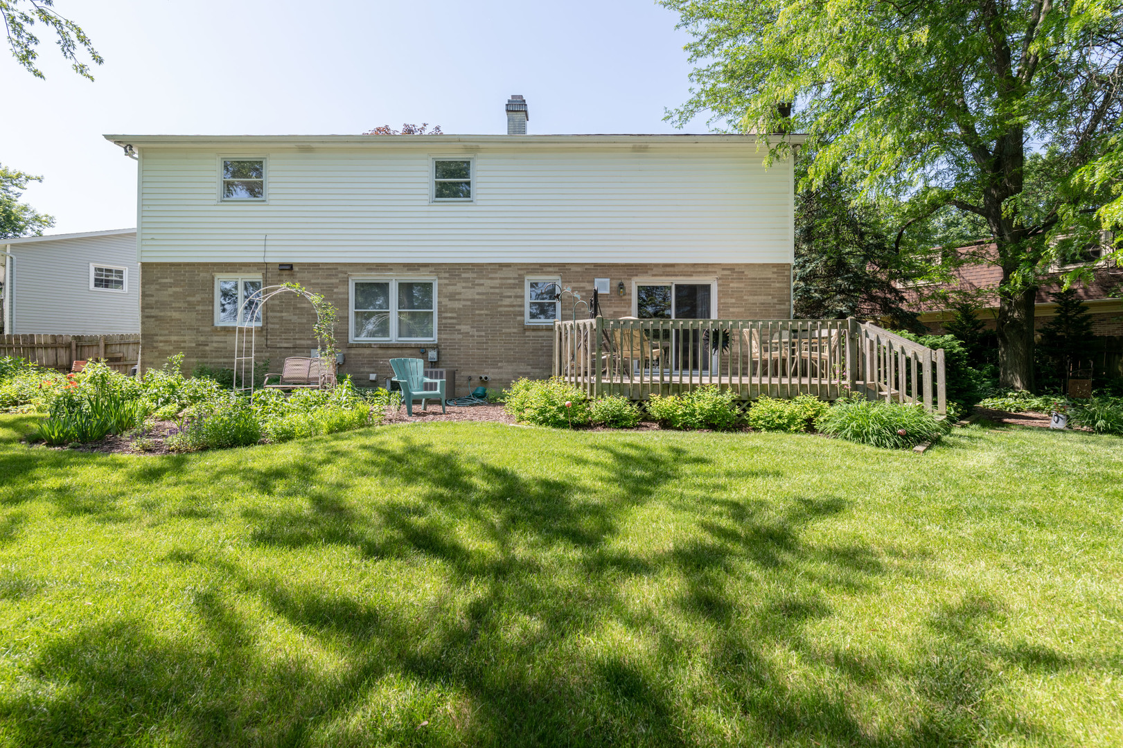 546 Northgate Road Lindenhurst, IL 60046 - Photo 26 of 26 a view of a house with backyard and sitting area