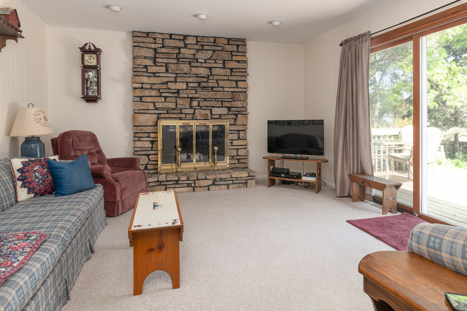 546 Northgate Road Lindenhurst, IL 60046 - Photo 8 of 26 a living room with furniture a flat screen tv and a fireplace