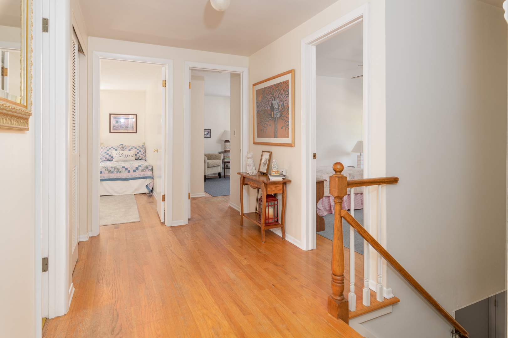 546 Northgate Road Lindenhurst, IL 60046 - Photo 9 of 26 a living room with furniture and wooden floor
