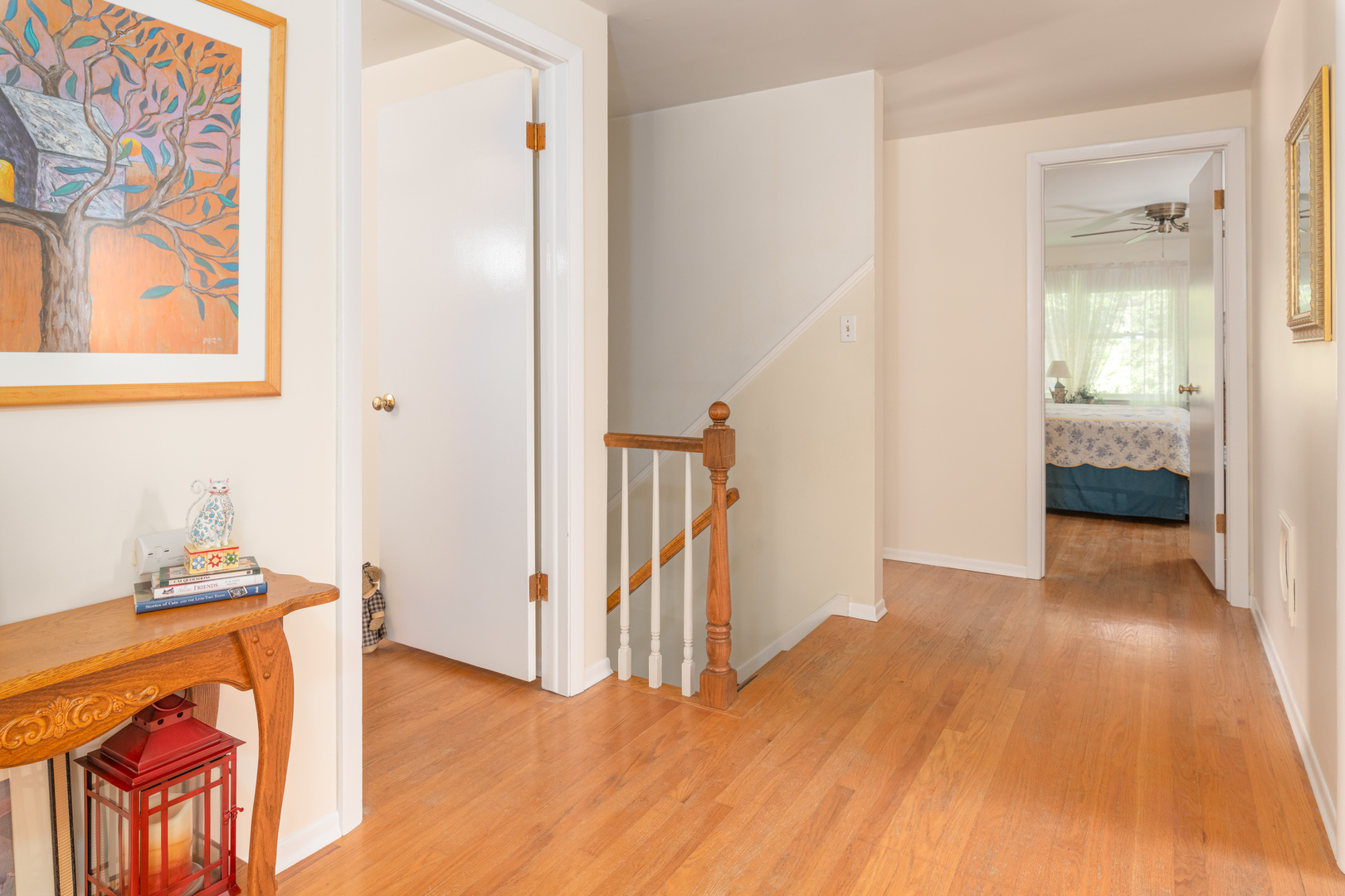 546 Northgate Road Lindenhurst, IL 60046 - Photo 10 of 26 a view of hallway with wooden floor