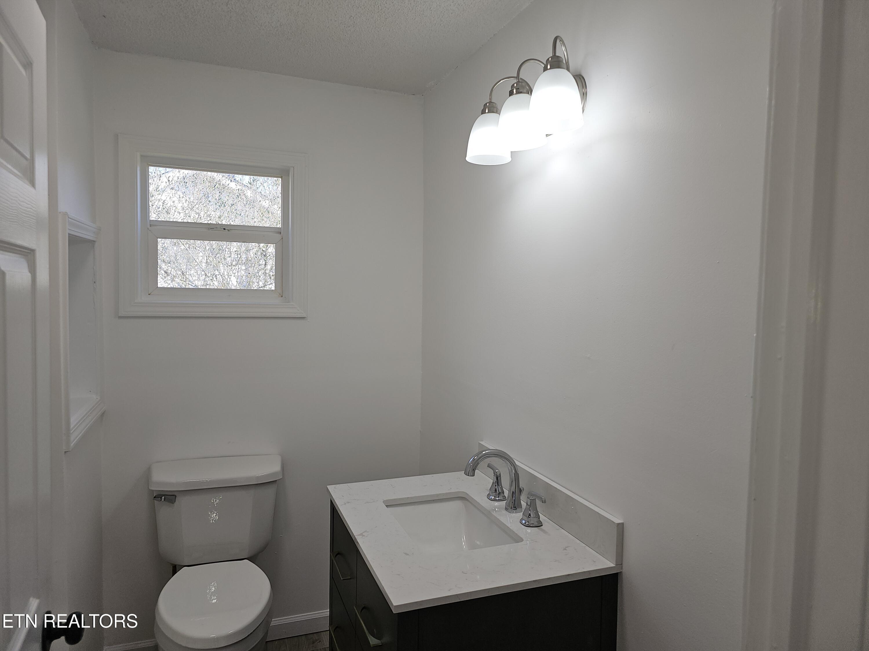 1093 Old Bell High Road Pineville, KY 40977 - Photo 5 of 11 20260211_145539