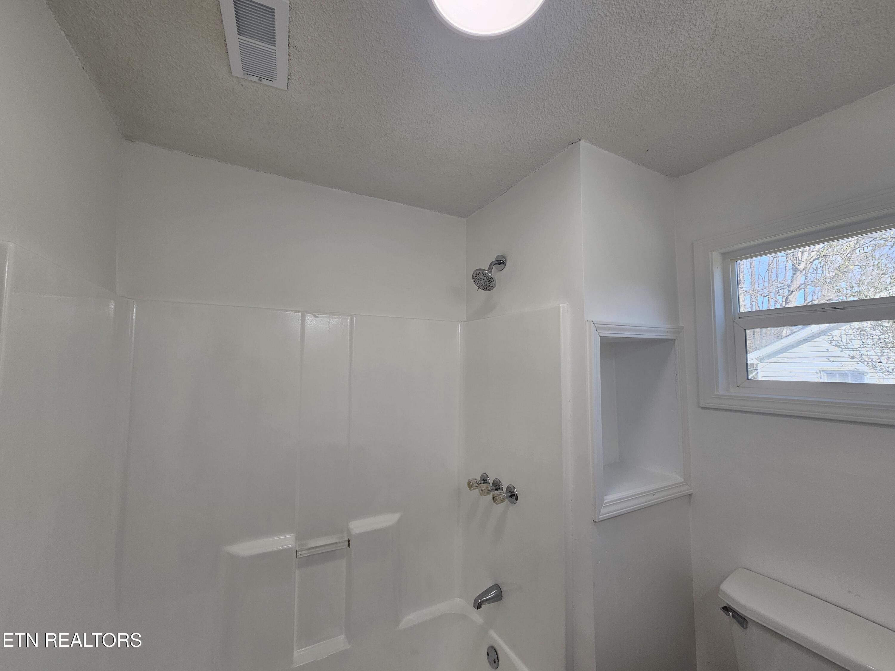 1093 Old Bell High Road Pineville, KY 40977 - Photo 6 of 11 20260211_145553