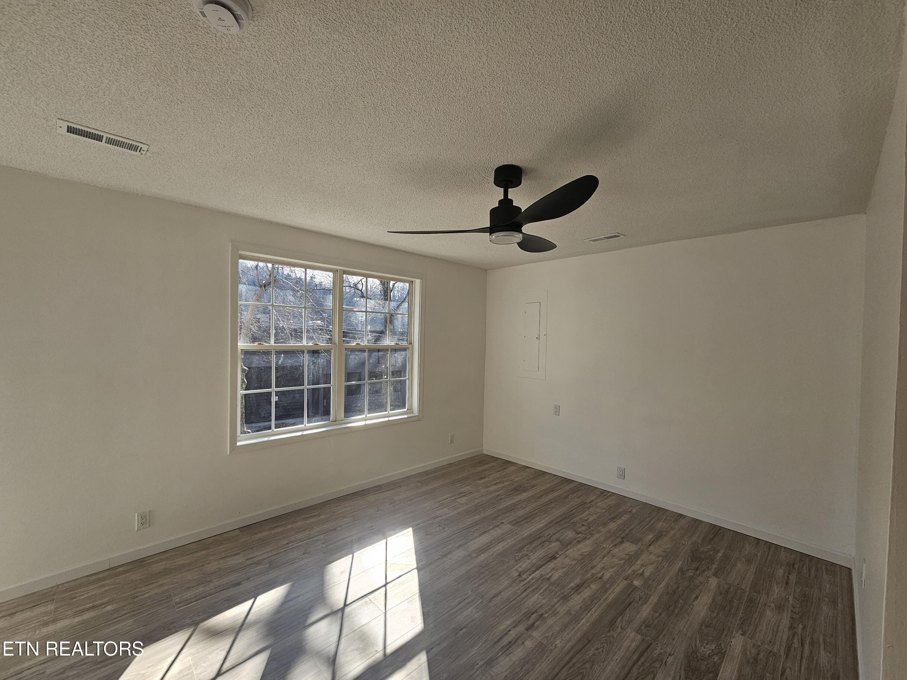 1093 Old Bell High Road Pineville, KY 40977 - Photo 9 of 11 20260211_145645
