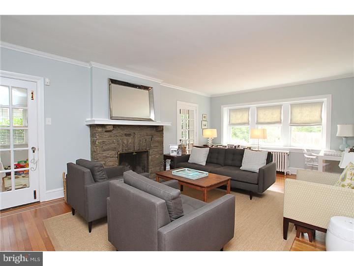 425 Newbold Road Jenkintown, PA 19046 - Photo 3 of 25 Living Room