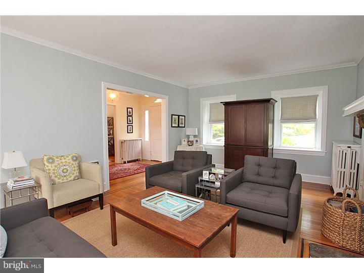 425 Newbold Road Jenkintown, PA 19046 - Photo 4 of 25 Living Room