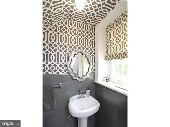 425 Newbold Road Jenkintown, PA 19046 - Photo 9 of 25 Bathroom