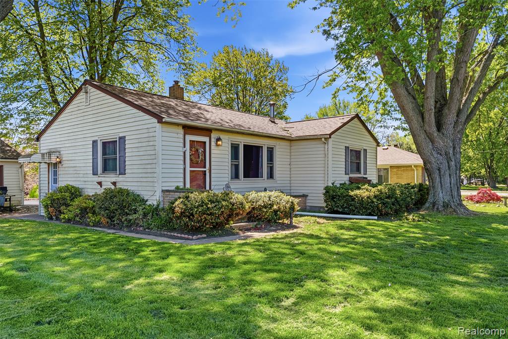 7230 Center Road Mount Morris, MI 48458 - Photo 4 of 33