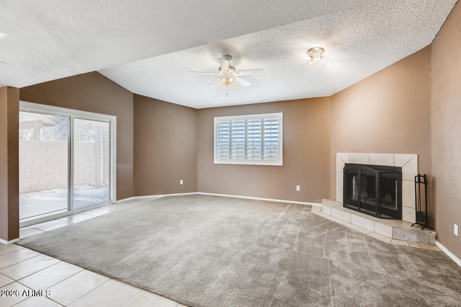 15652 North 38th Place Phoenix, AZ 85032 - Photo 3 of 22 3