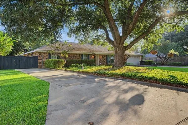 $415,000 | 1908 Choctaw Drive, Alexandria, LA 71301