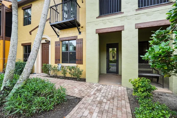 $350,000 | 9064 Capistrano Street North, Unit 5004, Naples, FL 34113