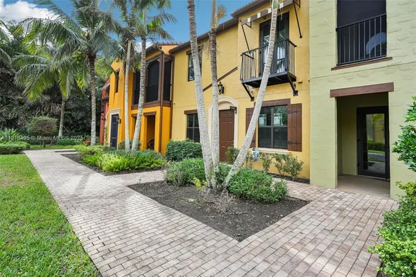 $350,000 | 9064 Capistrano Street North, Unit 5004, Naples, FL 34113
