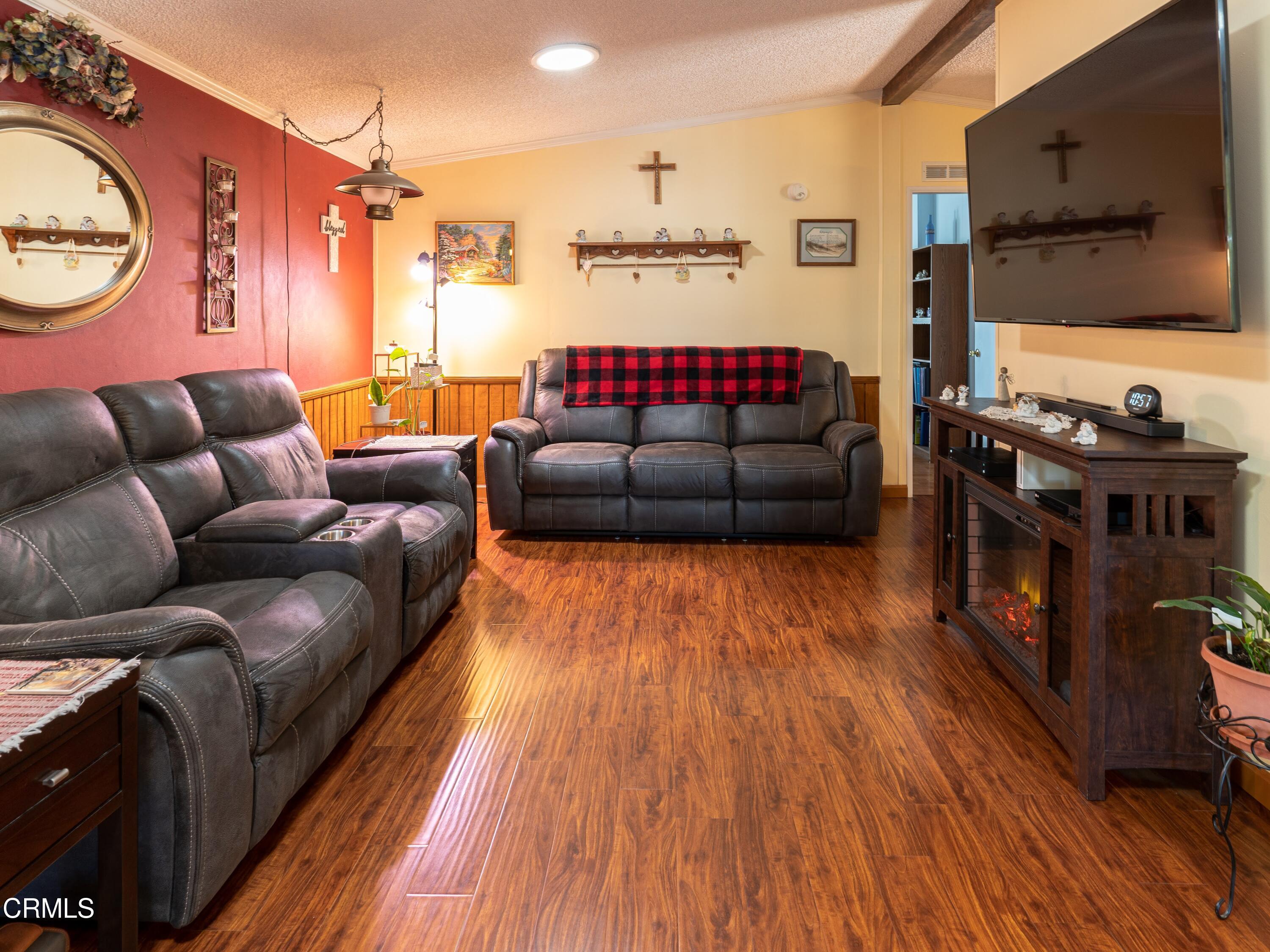 1300 East Pleasant Valley Road, Unit 54 Oxnard, CA 93033 - Photo 8 of 22 Living room