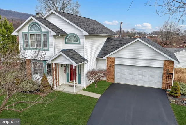 $384,900 | 118 Mountain View Drive, Enola, PA 17025