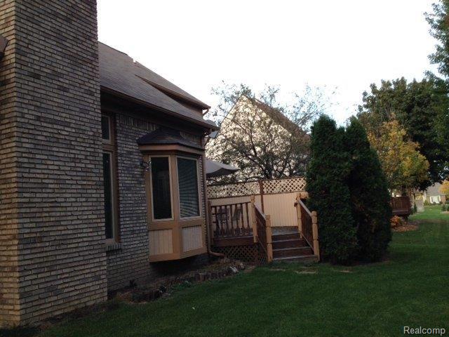 39599 Squire Road Novi, MI 48375 - Photo 4 of 12 SQUIRE DECK.JPG