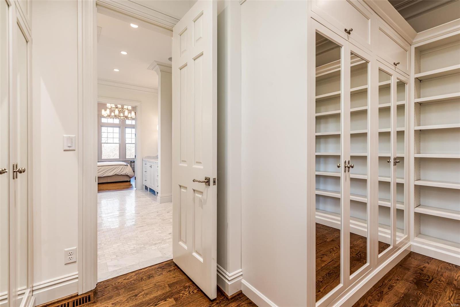 1926 South Mason Road St. Louis, MO 63131 - Photo 18 of 61