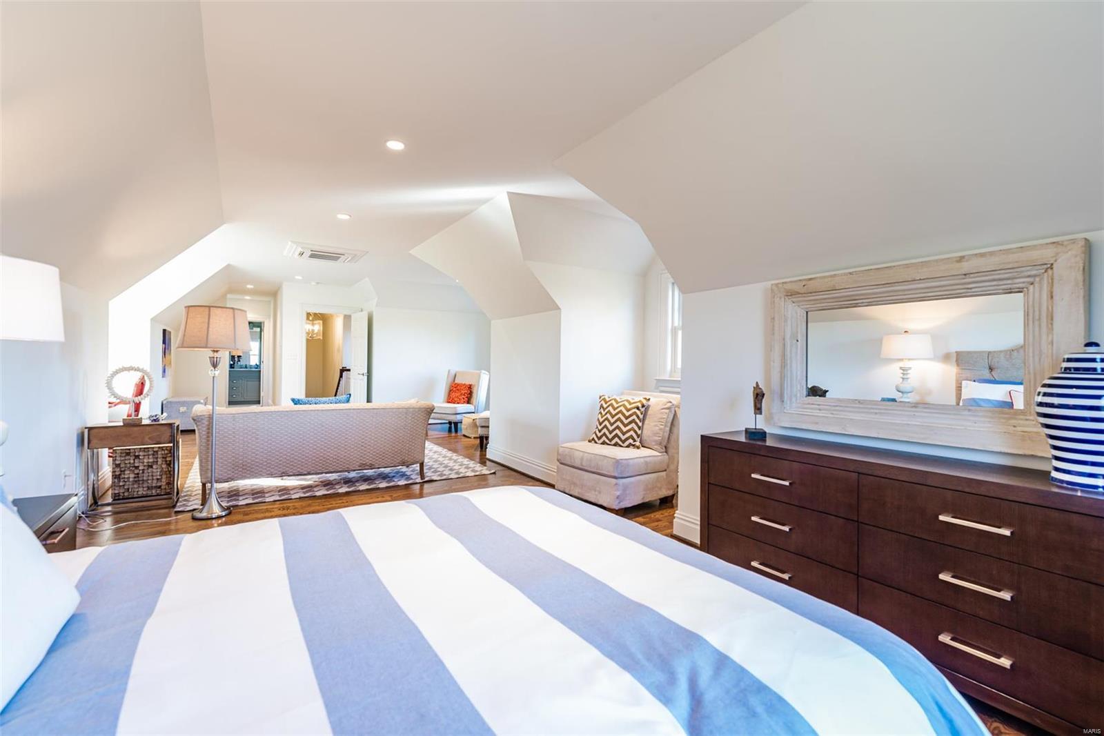 1926 South Mason Road St. Louis, MO 63131 - Photo 28 of 61