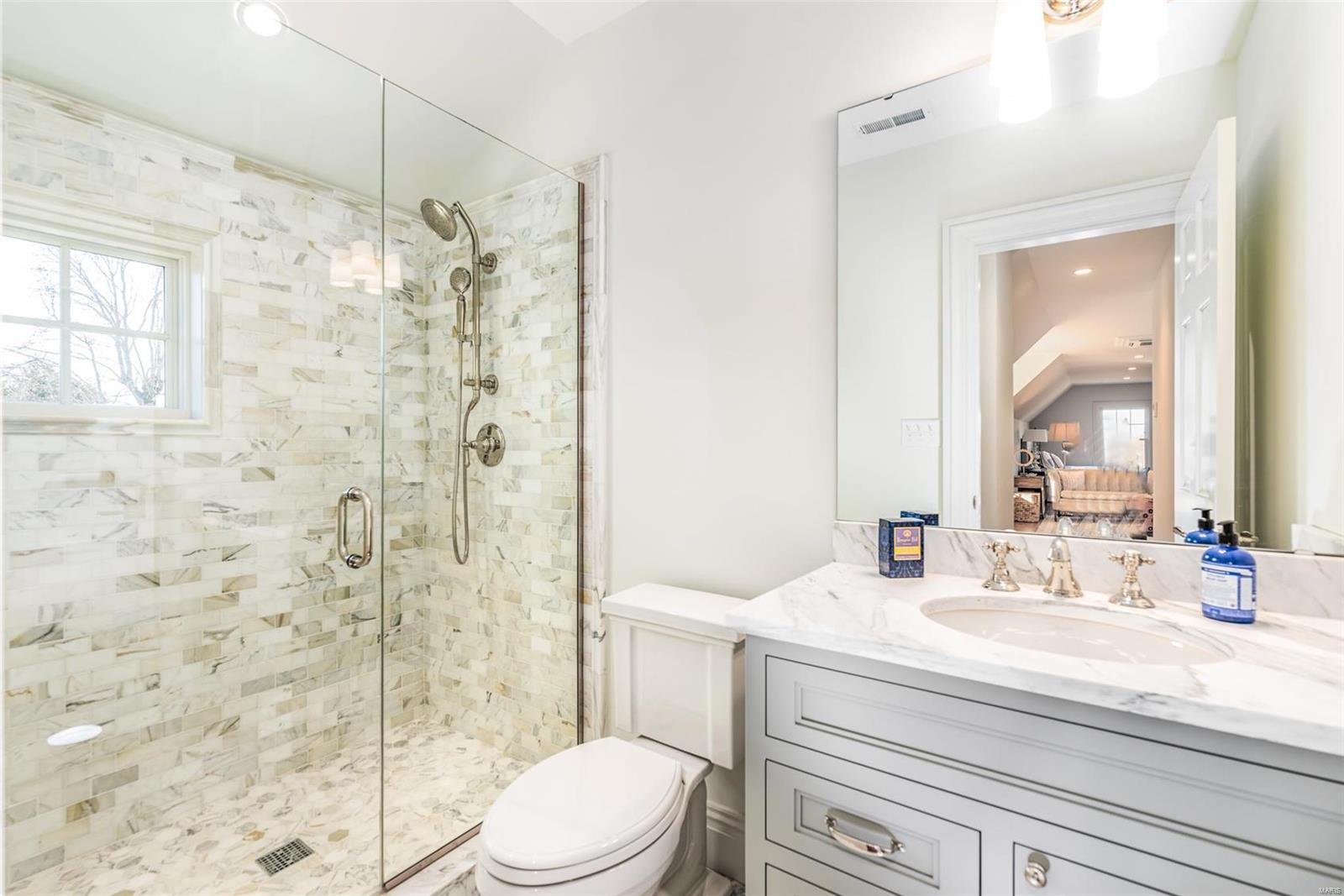 1926 South Mason Road St. Louis, MO 63131 - Photo 29 of 61