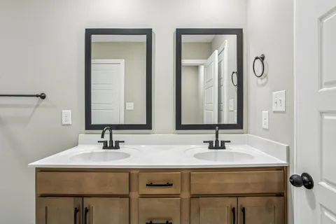 $324,400 | 331 Cardinal Crk Drive, Clarksville, TN 37040