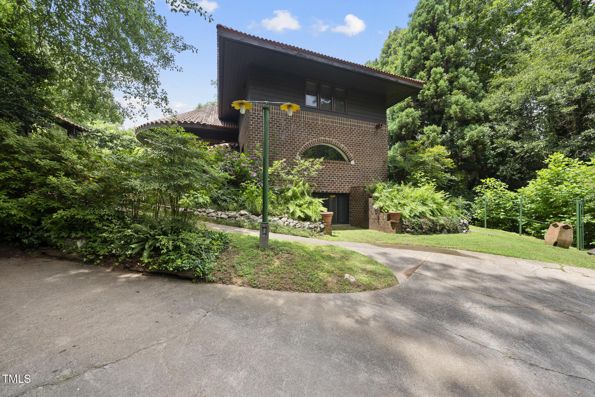 1705 Nottingham Road Raleigh, NC 27607 - Photo 33 of 34 Exterior Driveway View