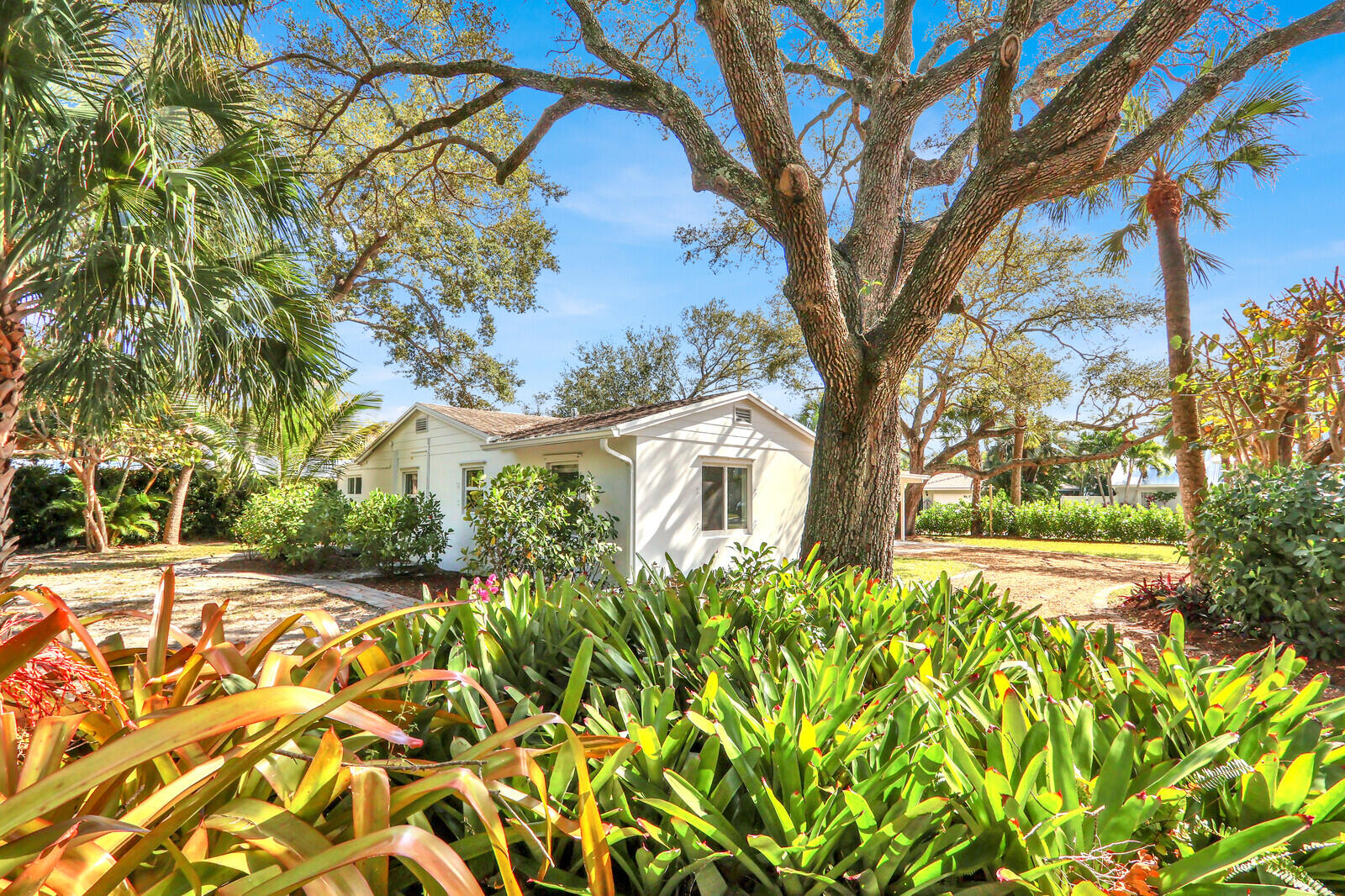 601 Paulina Road Jupiter, FL 33477 - Photo 2 of 36 02_Image_2_mls