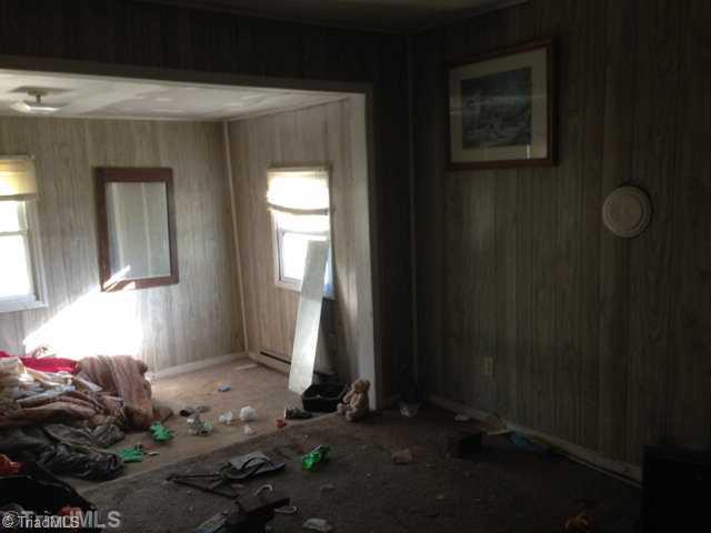 2171 Rice Road Reidsville, NC 27320 - Photo 3 of 10 Living Room.