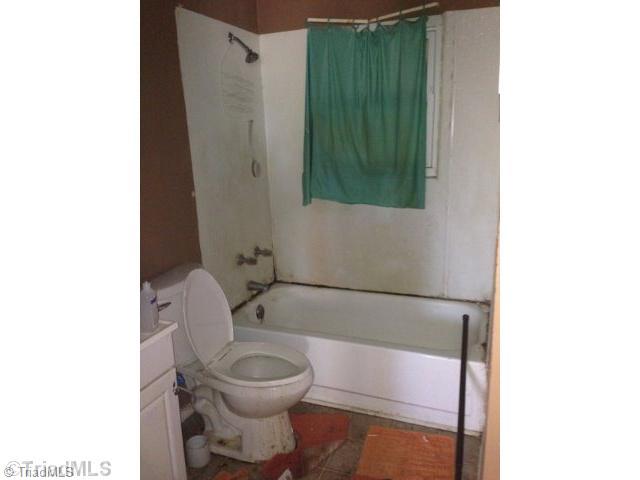2171 Rice Road Reidsville, NC 27320 - Photo 8 of 10 Bath.