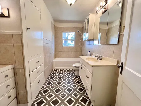 $1,900 | 6630 Hawk Road, Double Oak, TX 75022