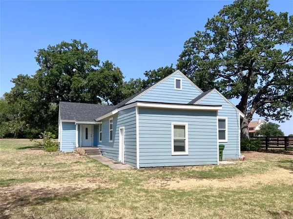$1,900 | 6630 Hawk Road, Double Oak, TX 75022