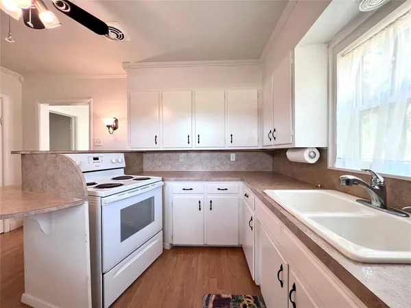 $1,900 | 6630 Hawk Road, Double Oak, TX 75022