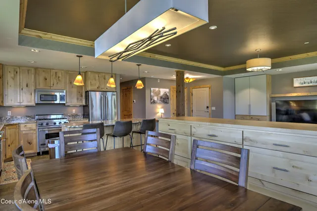 $1,040,000 | 651 Dover Bay Parkway, Unit 102, Dover, ID 83825