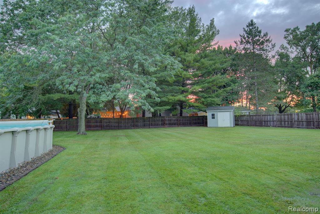 212 South Elms Road Flushing, MI 48433 - Photo 3 of 41