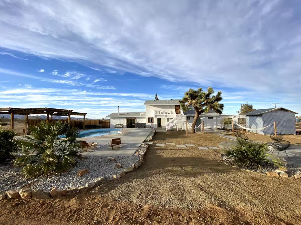 57725 Junipero Trail Yucca Valley, CA 92284 - Photo 27 of 46 a view of a parking space