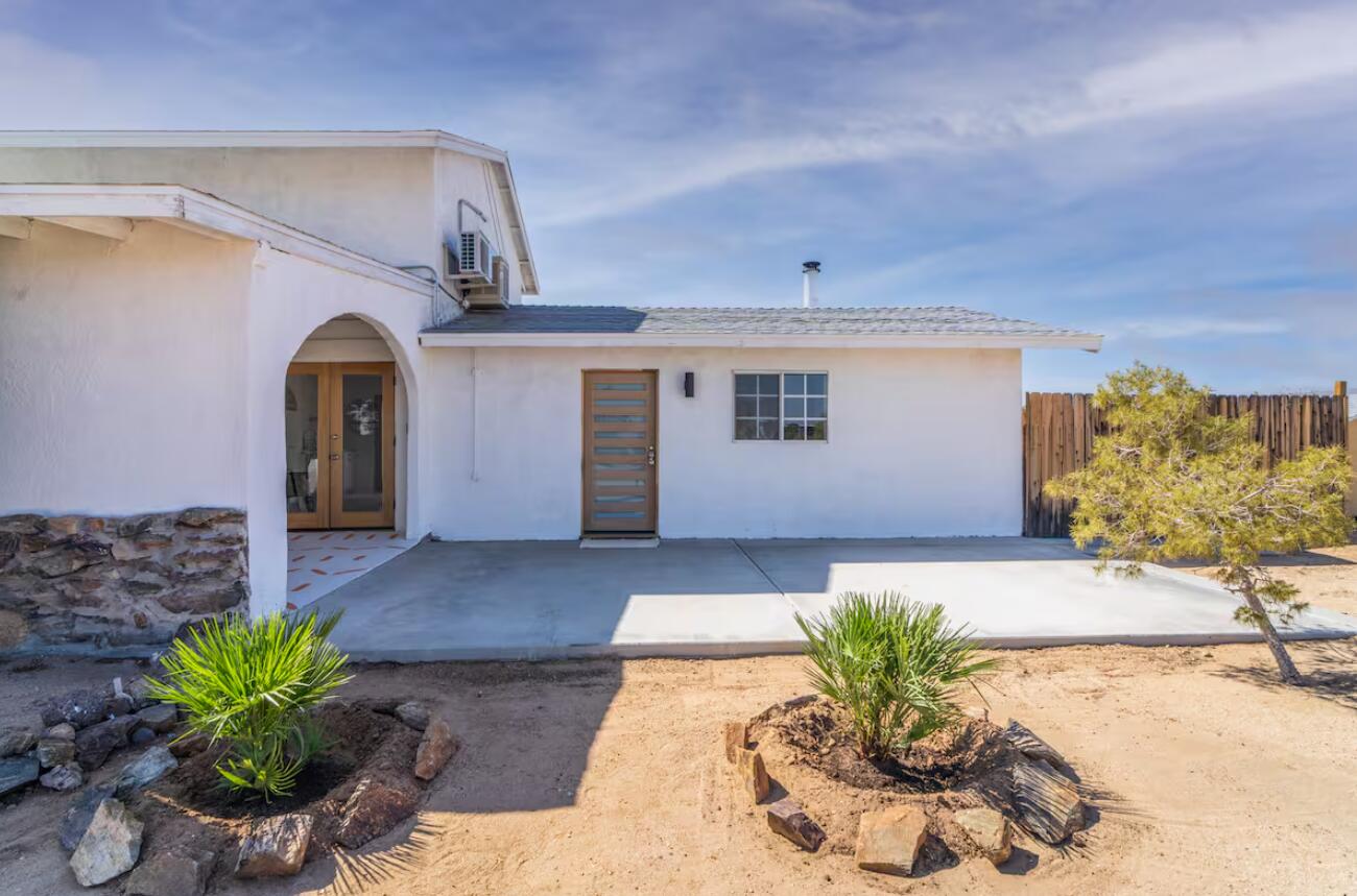 57725 Junipero Trail Yucca Valley, CA 92284 - Photo 38 of 46 a view of a house with a yard