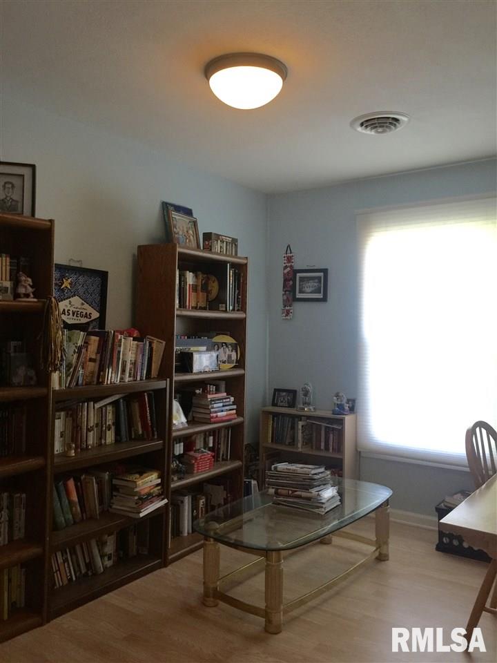 225 Robin Road Macomb, IL 61455 - Photo 15 of 19 Gallery Image 15