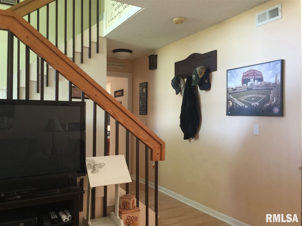 225 Robin Road Macomb, IL 61455 - Photo 2 of 19 Gallery Image 2