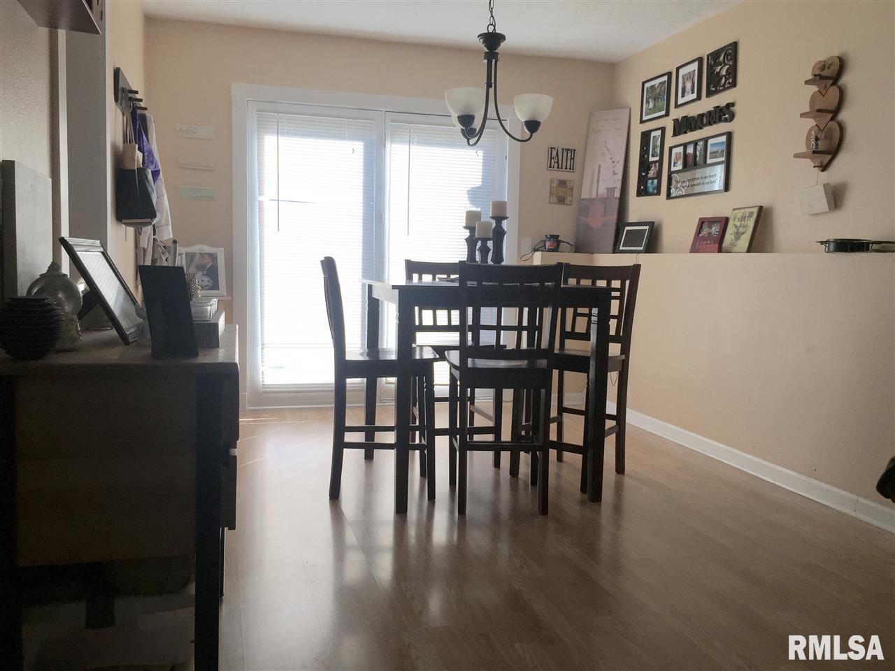 225 Robin Road Macomb, IL 61455 - Photo 4 of 19 Gallery Image 4