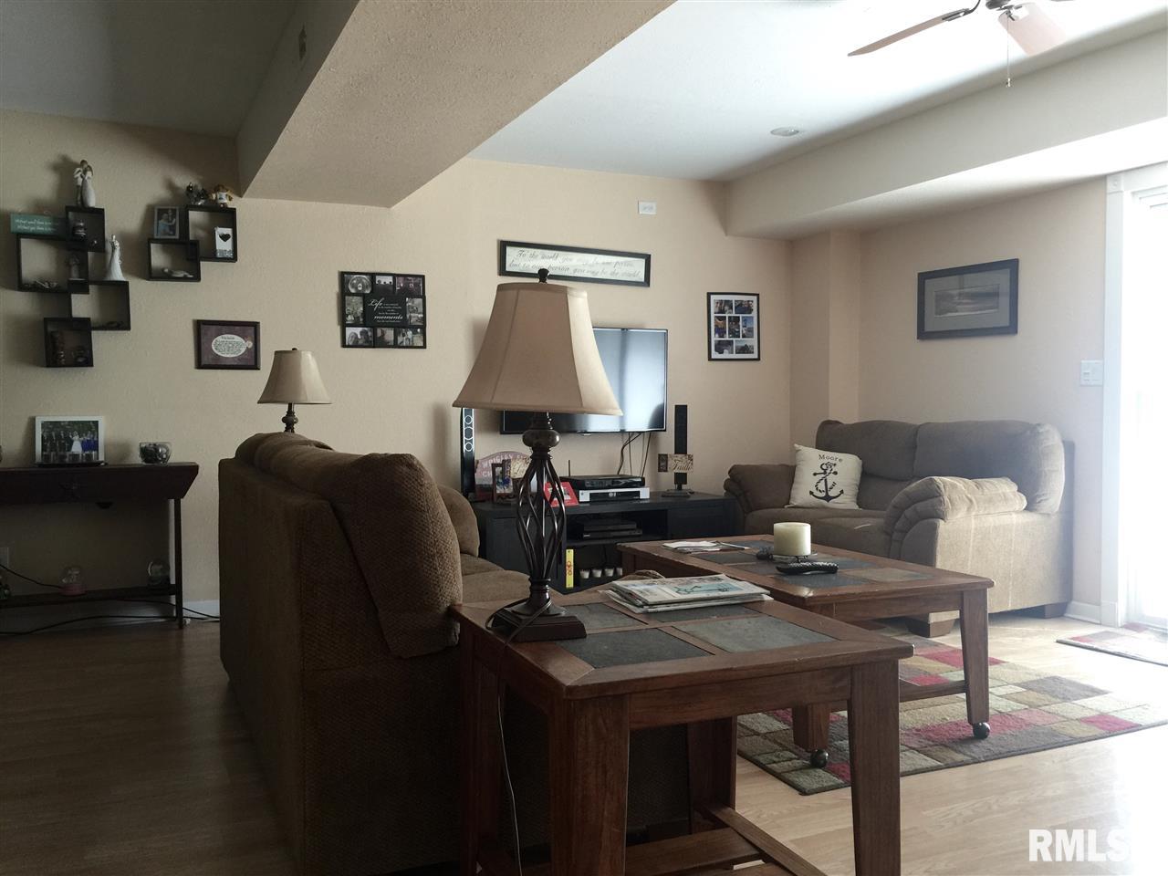 225 Robin Road Macomb, IL 61455 - Photo 5 of 19 Gallery Image 5