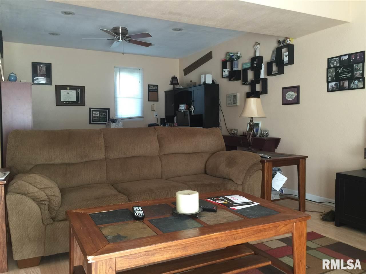225 Robin Road Macomb, IL 61455 - Photo 6 of 19 Gallery Image 6
