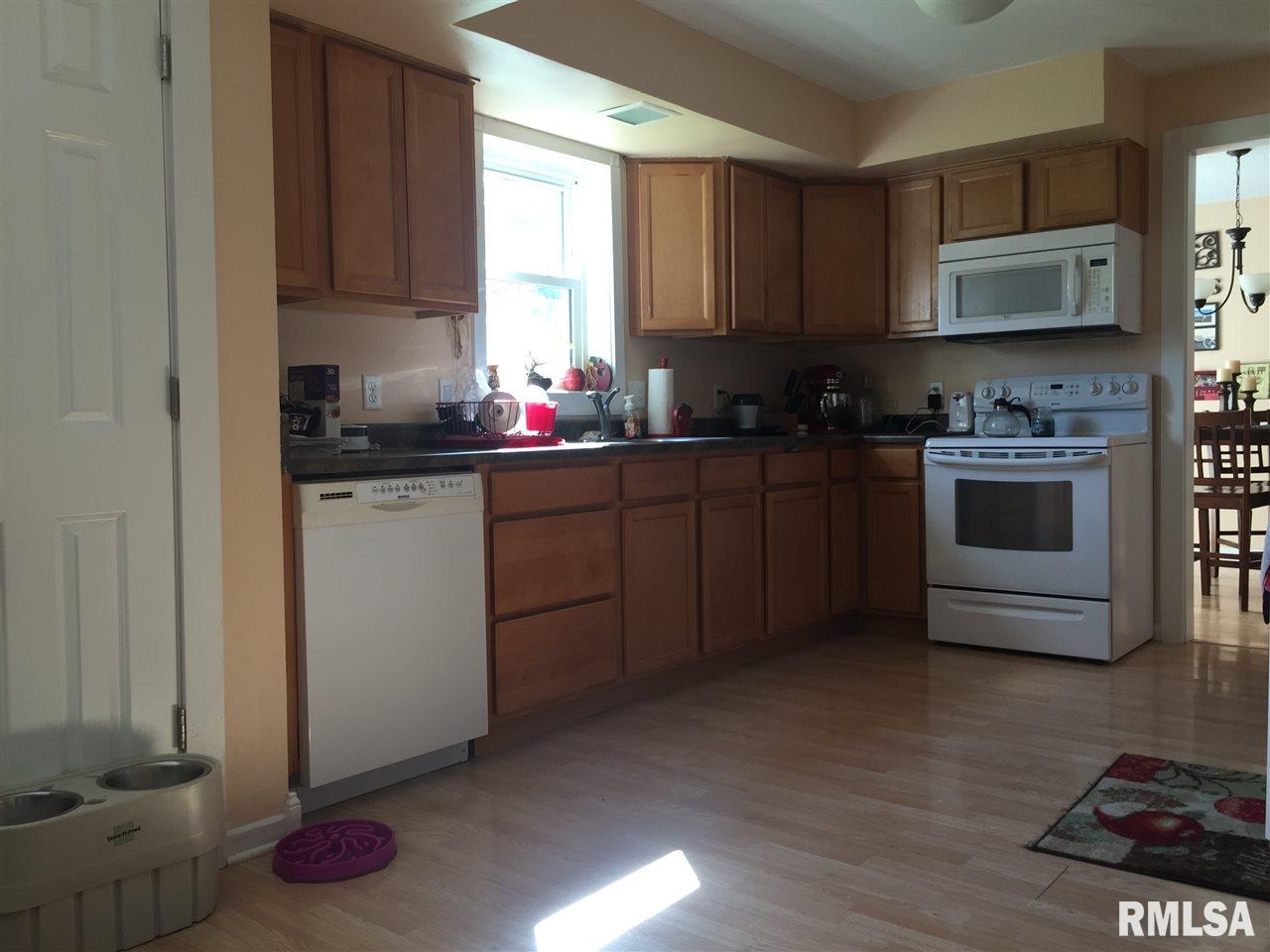 225 Robin Road Macomb, IL 61455 - Photo 9 of 19 Gallery Image 9